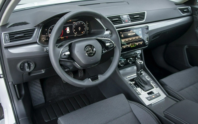 Skoda Superb cena 172000 przebieg: 5, rok produkcji 2024 z Brusy małe 407